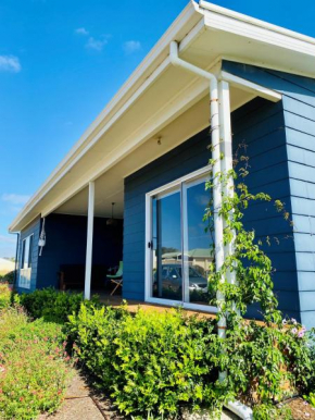 The Sands Normanville- Entire Beach House - sleeps 8, Normanville
